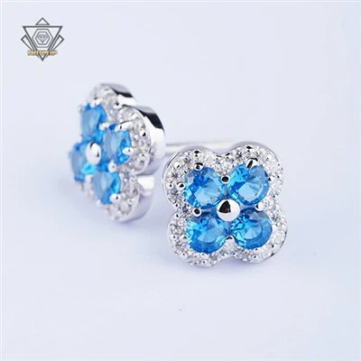 4 개의 잎 클로버 다이아몬드 귀걸이